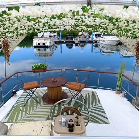 Evasion Romantique Sur Le Rhone Hotel en barco